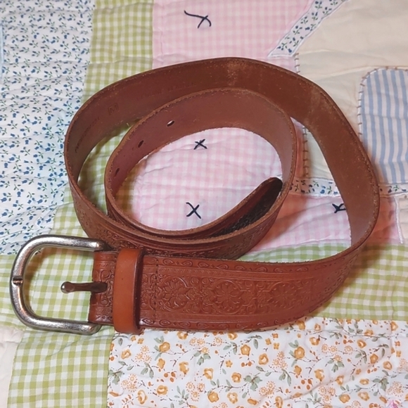 Gorgeous Tooled Leather Belt▪︎Antiqued Silver Buckle - Picture 2 of 14